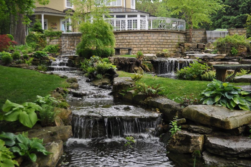 paysagiste-OLLIERES-min_landscaping-rock-louisville-ky-traditional-landscape-and-boulders-brick-wall-bushes-grass-koi-law